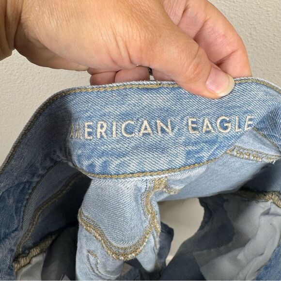 American Eagle Pleated Front Mom Jean Shorts High Rise Cuffed Hem Demin Size 12 - Picture 2 of 5